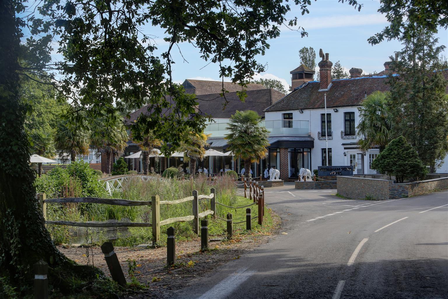 Frensham Pond Country House Hotel & Spa Farnham  Bagian luar foto