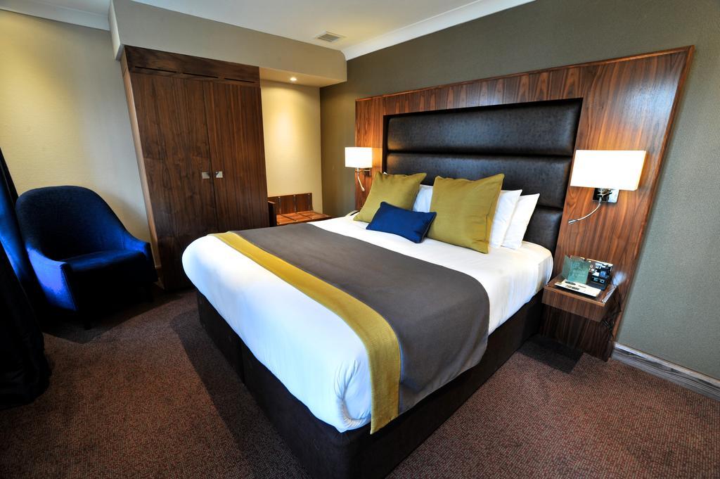Frensham Pond Country House Hotel & Spa Farnham  Bagian luar foto