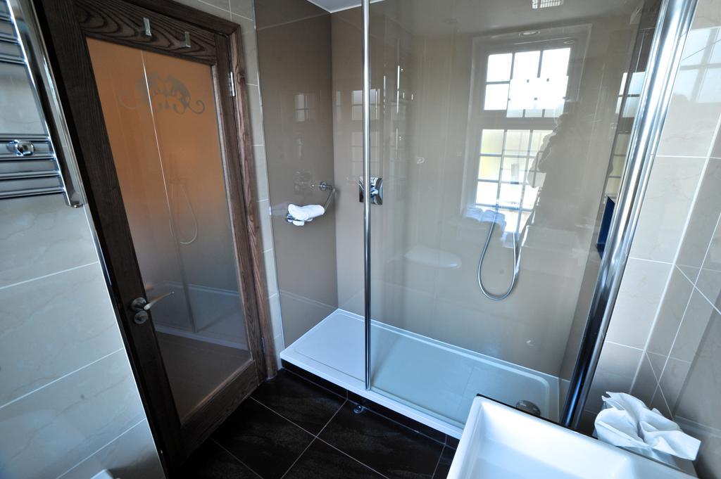 Frensham Pond Country House Hotel & Spa Farnham  Bagian luar foto